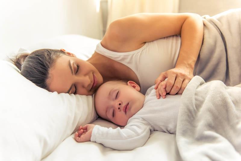 Dormir no quarto dos pais diminui o risco de morte súbita?