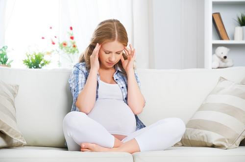 Dor de cabeça na gravidez: É normal?