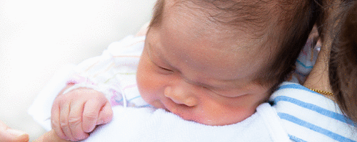 Refluxo no bebê, o que é, como identificar e cuidar do bebê?