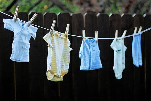 Como lavar as roupinhas do bebê