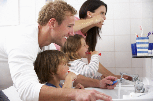 Como incentivar o seu filho a escovar os dentes?